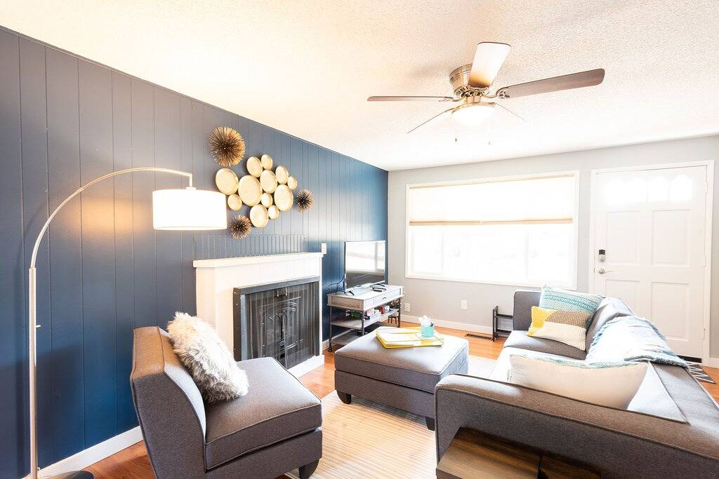 Ganze Wohnung, Bequeme und helle 2Br Wohnung mit eingezäuntem Hof in der Nähe des Washington Square in Tigard, Washington County (OR)