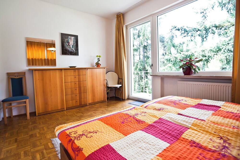 Rheingau-Ferienhaus in idyllischer Lage: Klavier, variabler Gruppenraum & Garten in Stephanshausen, Geisenheim