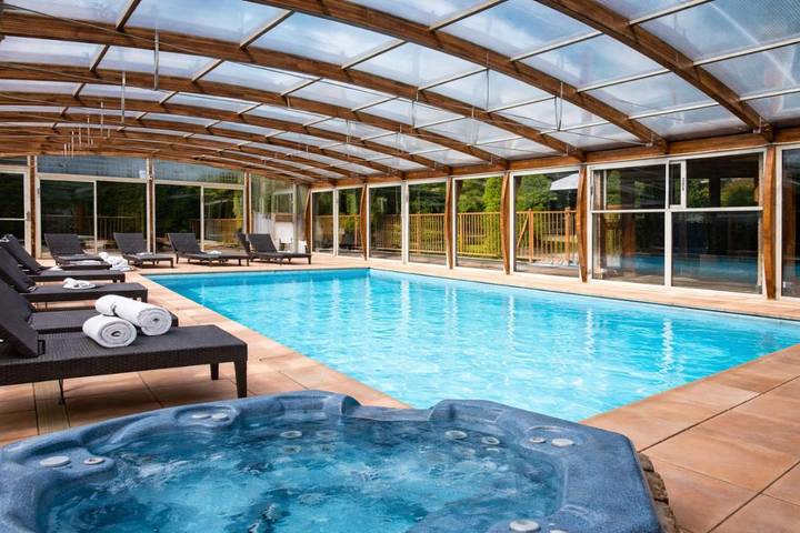 Hôtel pour 3 personnes, avec Terrasse et Jacuzzi ainsi que Jardin et Piscine