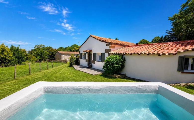 Casa de vacaciones para 8 personas, con Terraza y Jardín además de Piscina y Vistas en la Sierra de Béjar