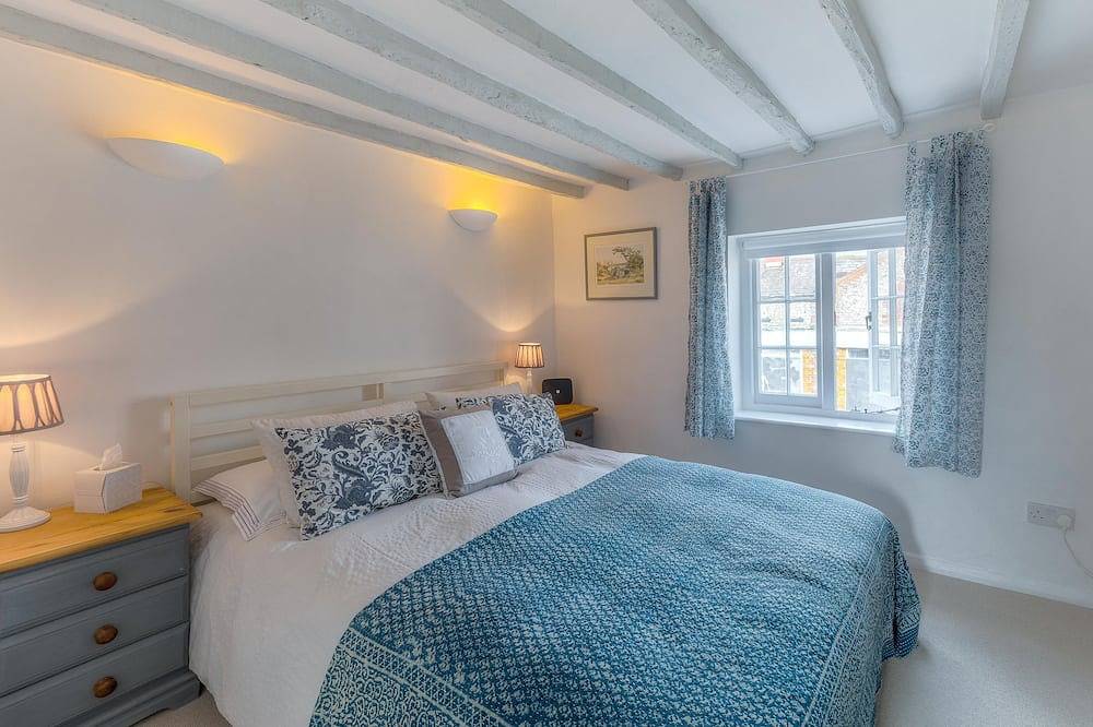 18th century flint cottage in Arundel in Arundel, South Downs