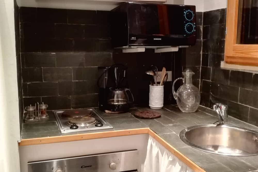 Entire apartment, \"Chez Bebeth\" Elegant and atypical 1920's style La Chalp st Agathe Saint Veran in Saint-Véran, Queyras