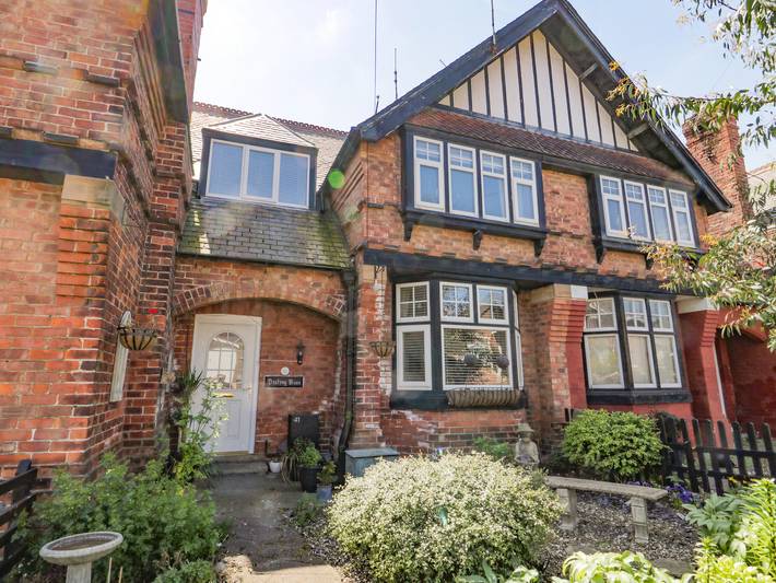 Cottage for 7 people, with garden, with pets in Whitby