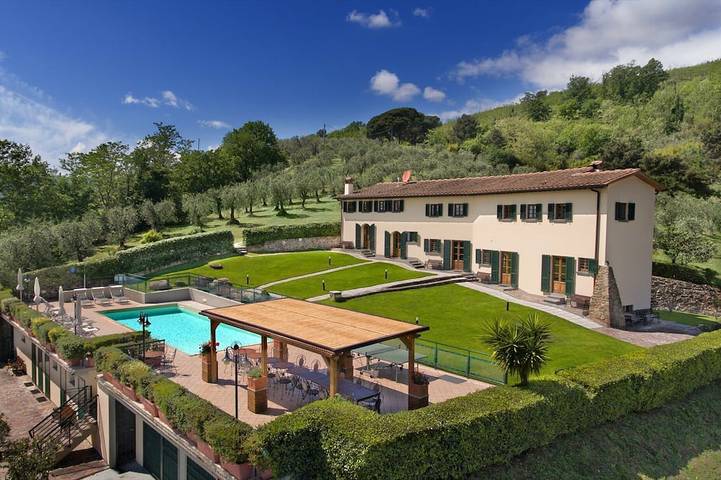 Villa per 24 persone, con giardino e terrazza in Montecatini Terme