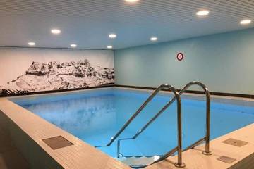 Gîte pour 4 personnes, avec balcon et piscine, animaux acceptés dans Morgins