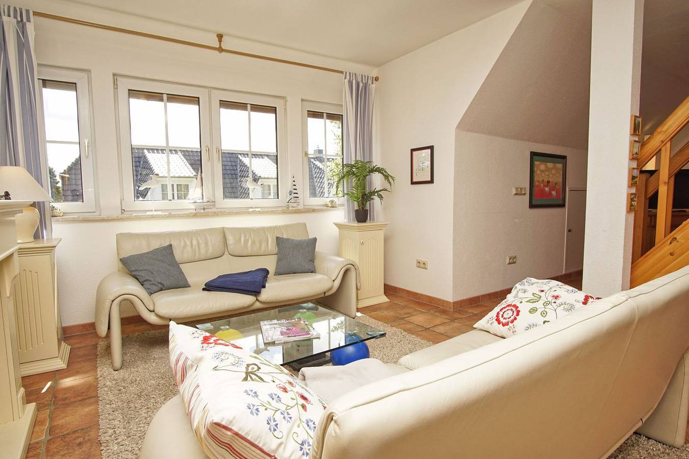 Ganze Wohnung, Großzügige Ferienwohnung mit Terrasse und Garten im ruhigen Landhaus Wildrose in Pantow, Zirkow