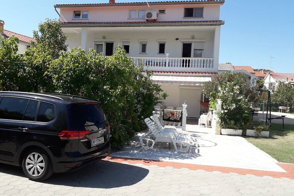 Ganze Wohnung, The Apartment Daisy is in an excellent location, close to Rab . in Rab Stadt, Rab