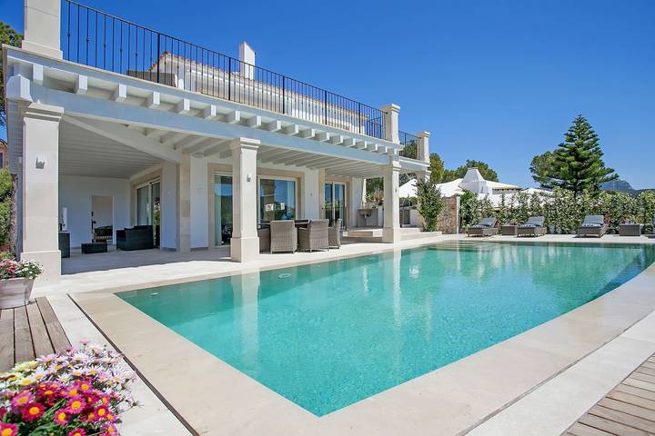 Ferienhaus für 8 Personen, mit Balkon und Whirlpool sowie Terrasse und Garten in Port d'Andratx