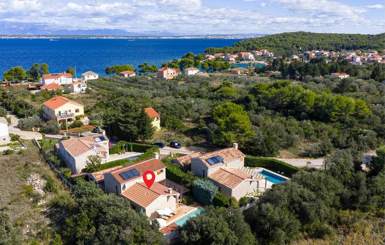 Amplio apartamento de 150 m² con piscina, wifi y a 2 km de la playa in Ugljan, Isla de Ugljan