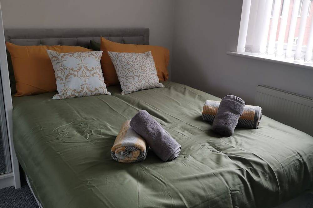 Comfortable 3 Br with parking-Ws2 for contractors, professionals and families in Walsall, Birmingham Area