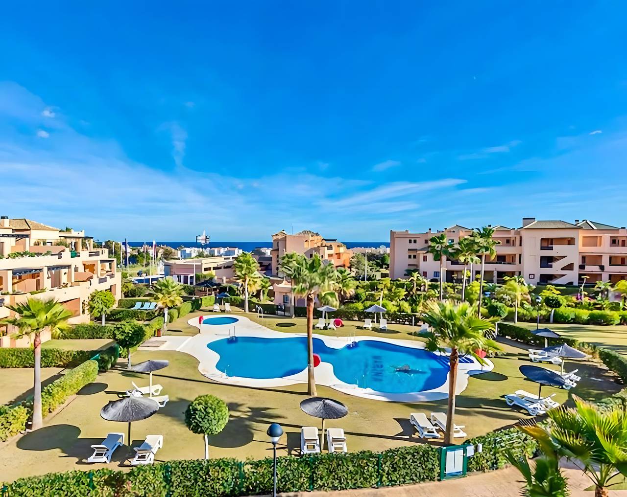 Entire apartment, Apartment 'Casares Beach Golf' with Shared Pool, Wi-Fi and Air Conditioning in Playa Ancha, Casares