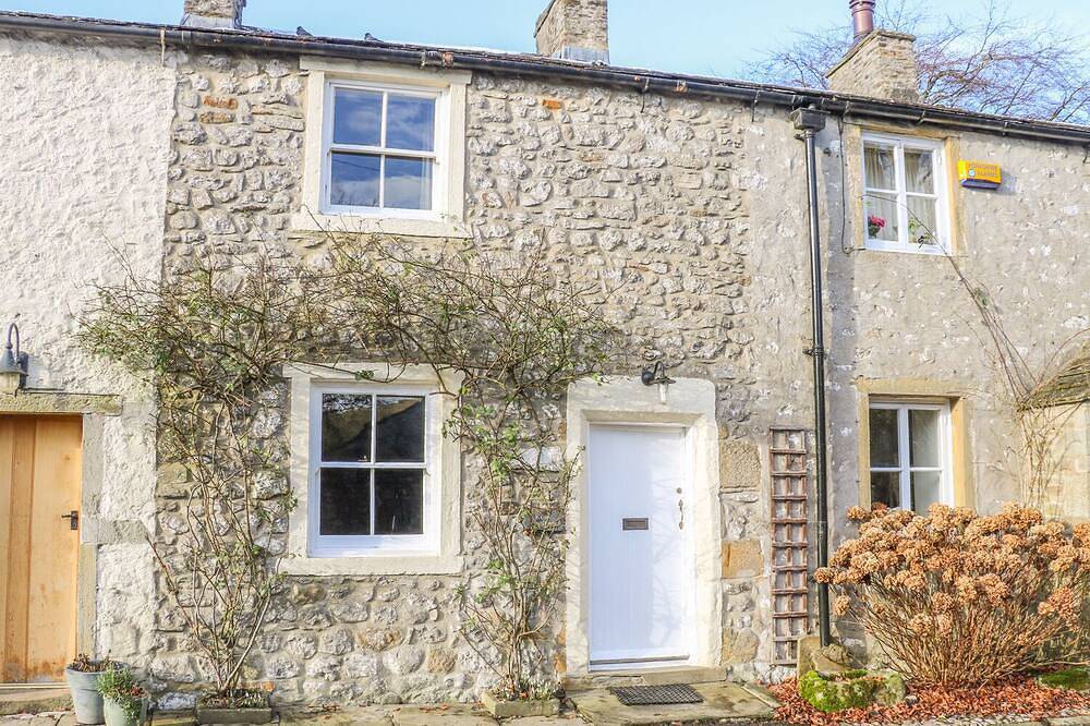 Rose Cottage, with open fire in Malham in Malham, Yorkshire Dales National Park