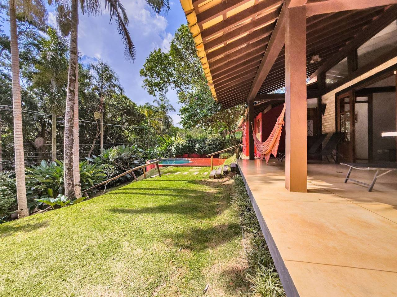 House with Pool & Nature View in Granja Viana in Carapicuíba, San Paolo (stato)