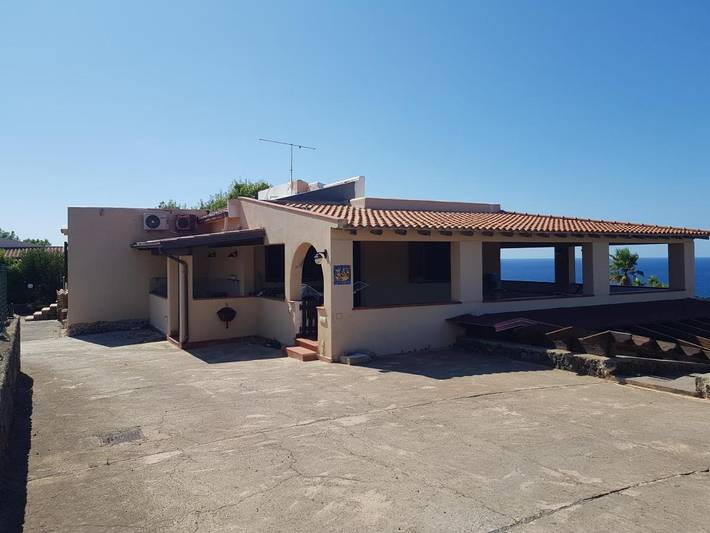 Gîte pour 4 personnes, avec jardin et vue, adapté aux familles à Ustica - 2