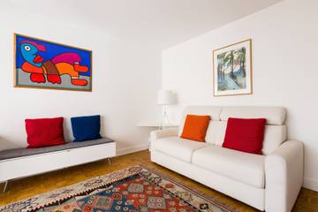 Vacation Rental for 4 Guests in Eiffel Tower, Paris, Picture 2