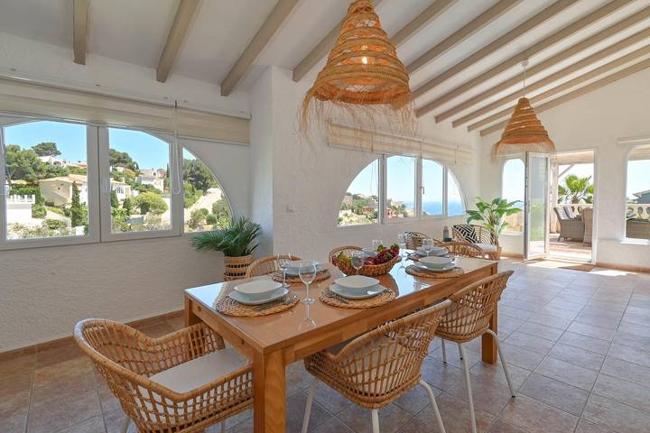 Casa rural para 6 personas, con piscina además de vistas al mar y jardín, Familias con niños en Benitachell - 2