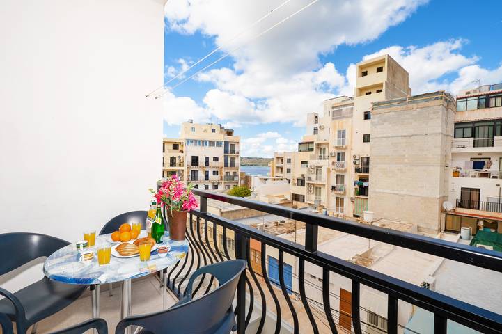 Last minute apartment for 4 people, with Balcony/Terrace in Malta