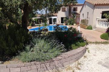 Location de vacances pour 8 personnes, avec jardin à La Palme