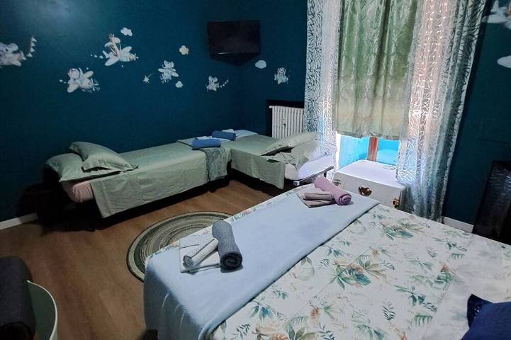 Garden cozy family room with children's games in the garden in Milán, Provincia de Milan