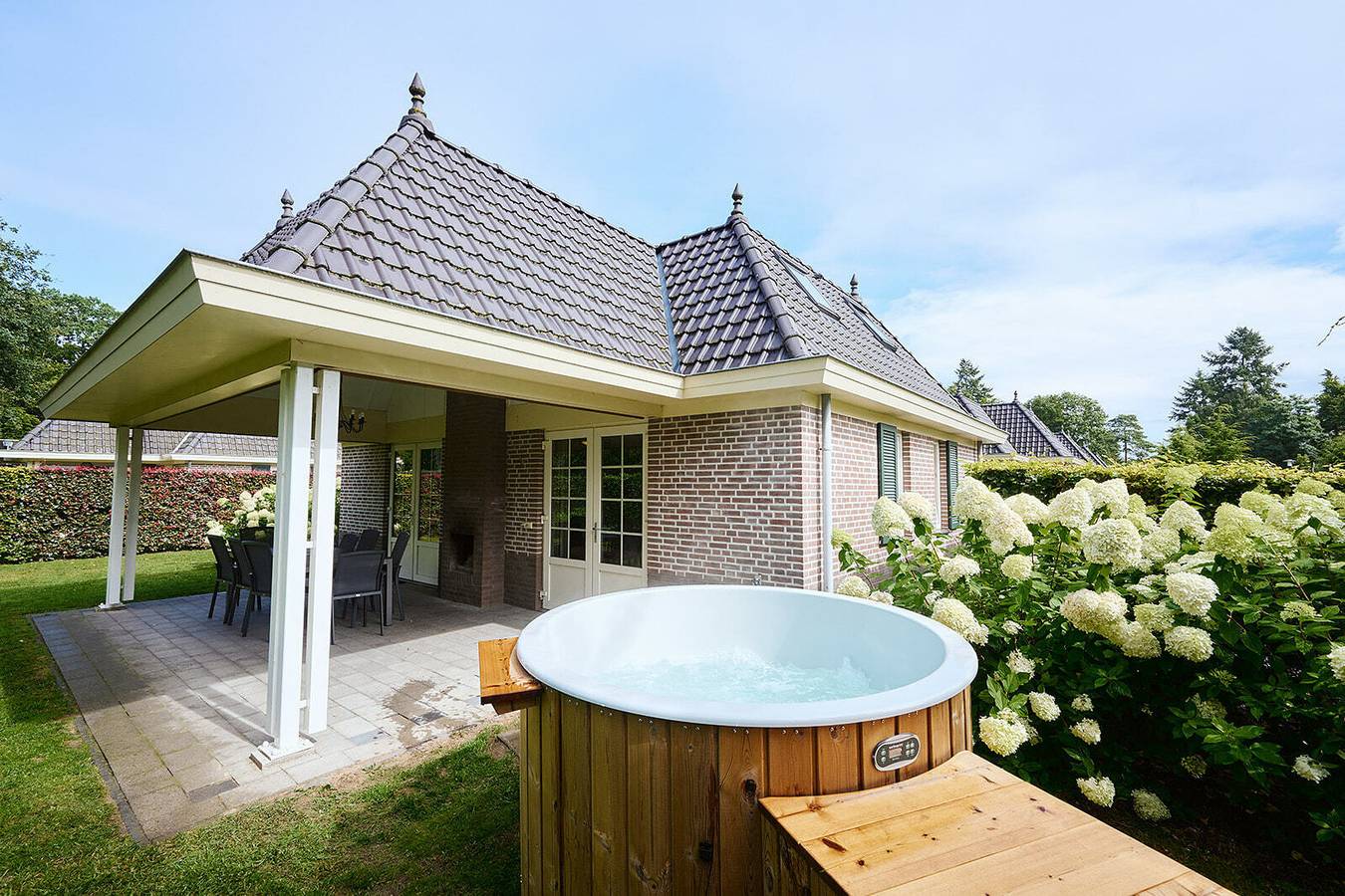 Recreatielandgoed de Ijsvogel — Villa de Ijsvogel Jacuzzi | 8 Pers.  in Veluwe