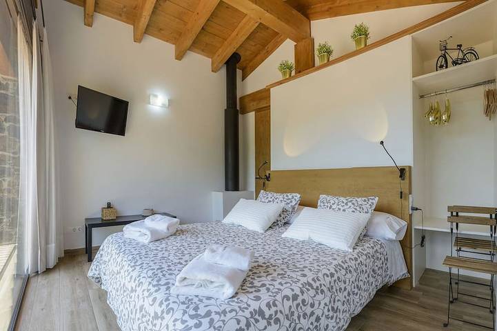 Gîte pour 5 personnes, avec balcon ainsi que jacuzzi et jardin à Olot - 2