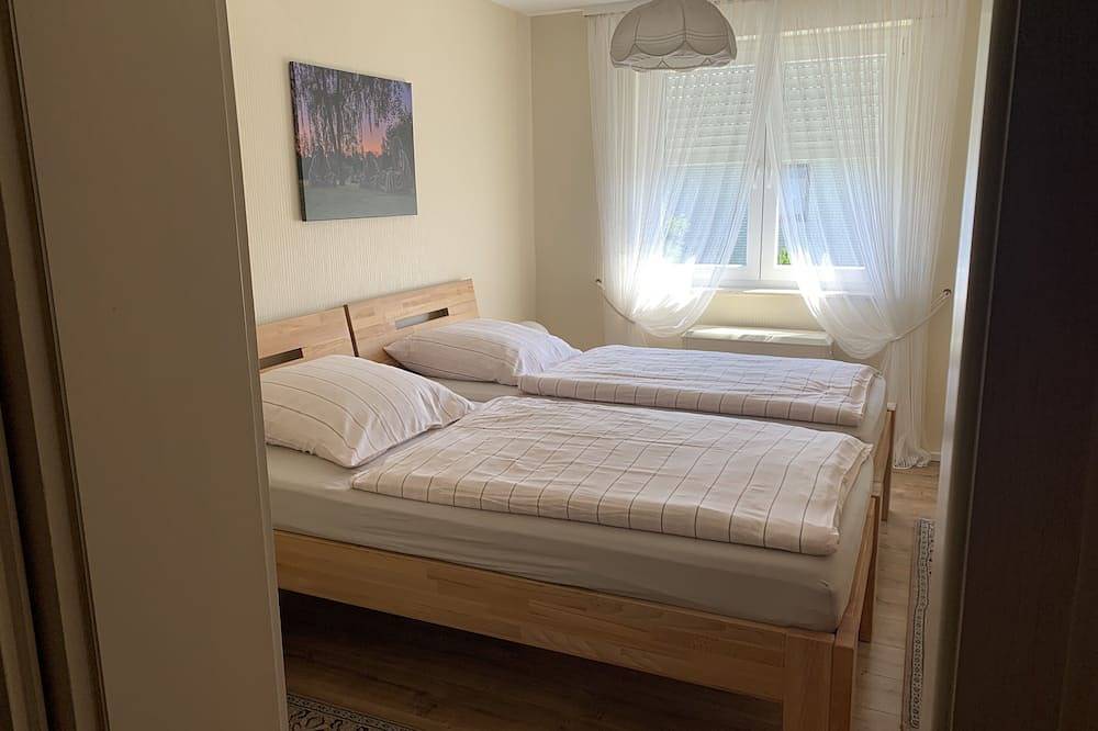 Ganze Wohnung, Wohnung 100m2 mit Treppenlift 1Stock- Blick aufn Herkules in Vellmar für 4 Gäste in Vellmar, Hessisches Bergland