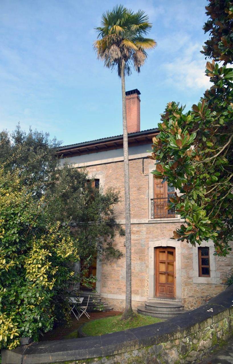 Palacete Peñanora in Oviedo, Cordillera Cantábrica