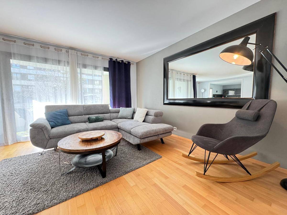 Appartement entier, Three-Bedroom Apartment in Saint-Genis-Pouilly, Gex