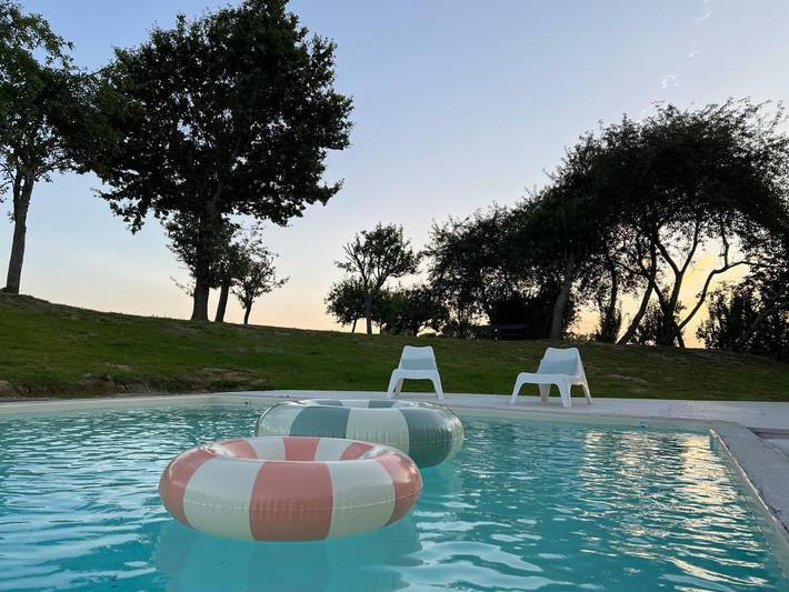 Location de vacances pour 2 personnes, avec jardin et vue ainsi que piscine et terrasse à Tinténiac - 3