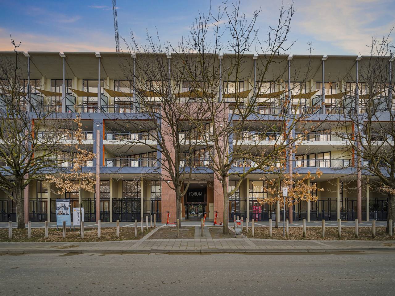 Entire apartment, Loft-Style Cbd 1-Bed with Rooftop Terrace & Bbq in North Canberra, Canberra