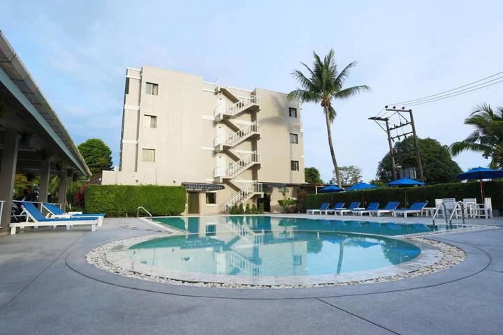 Hotel para 3 personas, con jardín y vistas además de balcón y piscina - 1