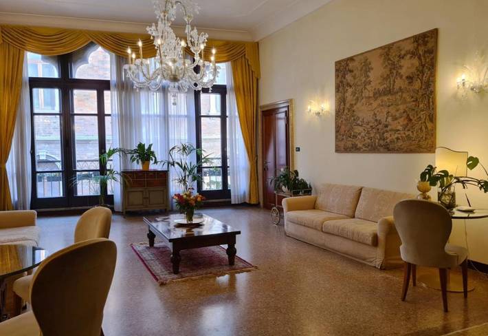 Chambre d’hôte pour 2 personnes, avec vue et terrasse dans Place Saint Marc