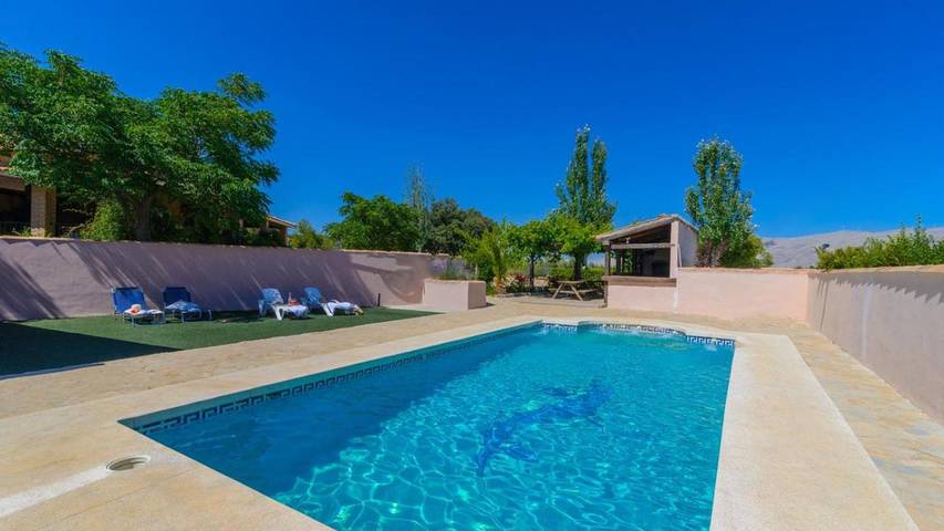 Chalet para 8 personas, con Terraza y Piscina en Loja