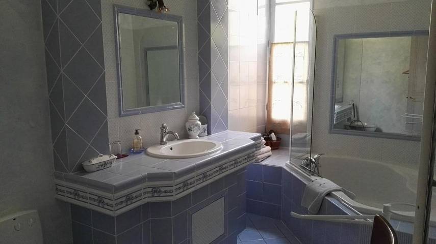 Location de vacances pour 2 personnes, avec piscine ainsi que vue et jardin à Espeluche - 4