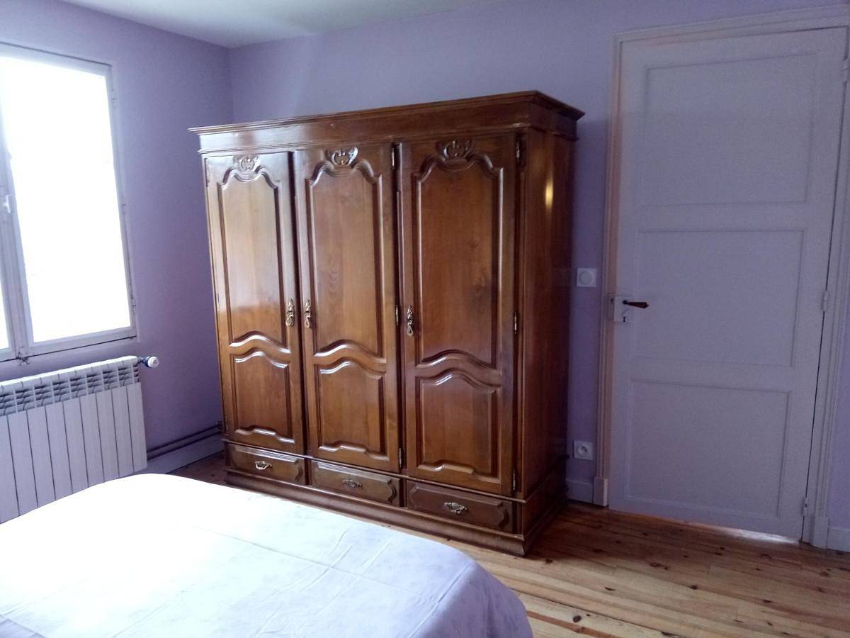 Appartement de vacances entier, Deluxe Room (2 Adults + 1 Child) in Lannemezan, Hautes-Pyrénées