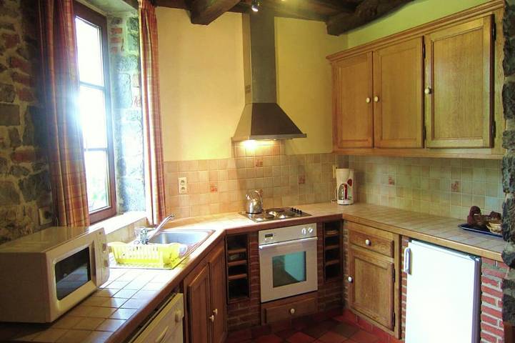 Location de vacances pour 13 personnes, avec jardin et balcon à Viroinval