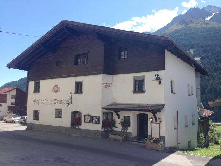 Hotel für 5 Personen, mit Balkon und Terrasse sowie Garten und Ausblick in Pettneu am Arlberg