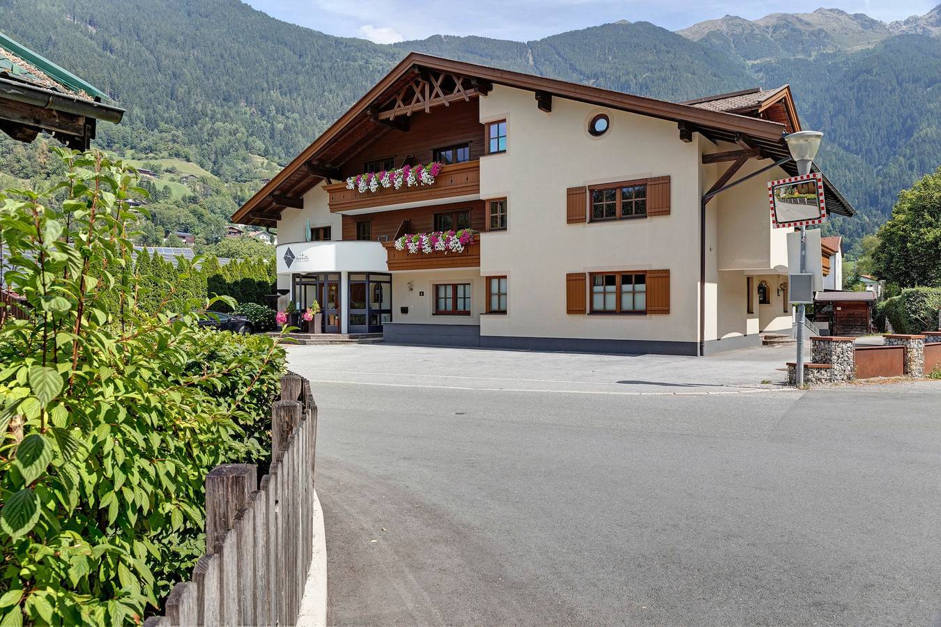 Ganzes Studio, Studio 'Top 6' mit Bergblick, Balkon und Wlan in Stubaier Alpen, Oetz