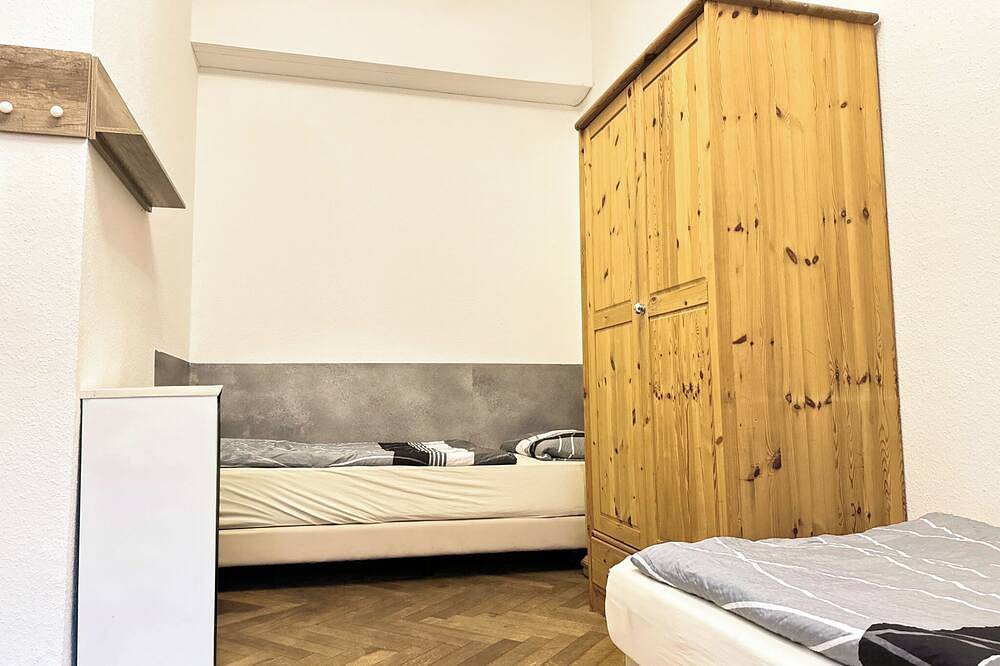 Ganze Wohnung, Spacious group accommodation for 12 people. Ideal for professionals or expats. in Friedeburg, Landkreis Wittmund