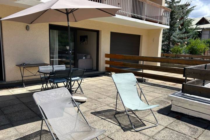 Gîte pour 4 personnes, avec terrasse dans Office De Tourisme De Serre Chevalier Bureau De Saint Chaffrey - 3