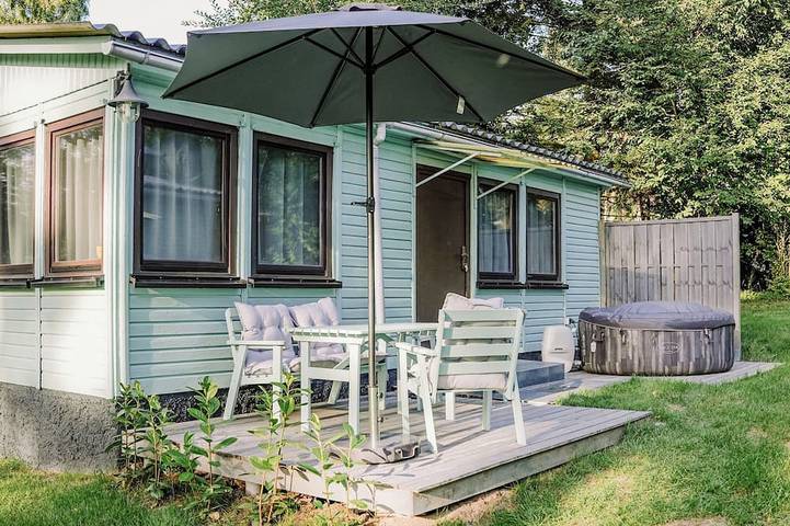 Bungalow für 5 Personen, mit Garten und Whirlpool sowie Terrasse, mit Haustier in Lütow