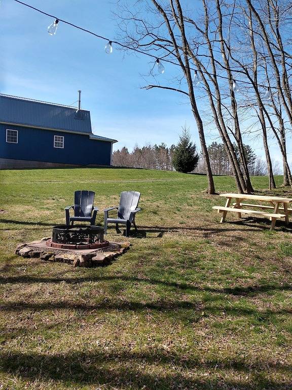 \"The Barn at Sunset Lane\" - Spacious 4Br Home on 16 Acres in Holmes County