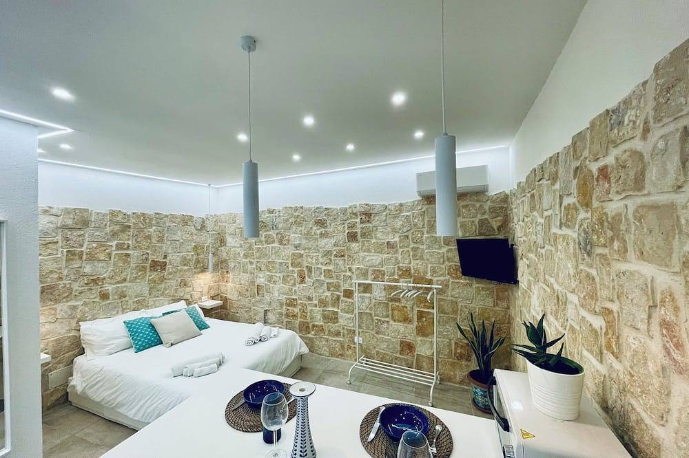 Ganze Wohnung, Casa Artemide -bedroom studio in enchanting Siracusa with Ac in Ortigia, Syrakus
