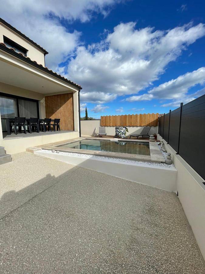 Location de vacances pour 6 personnes, avec jardin ainsi que vue et piscine à Sanilhac-Sagriès - 2