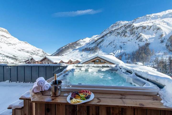 Chambre d’hôte pour 12 personnes, avec Balcon et Terrasse ainsi que Jardin et Vue
