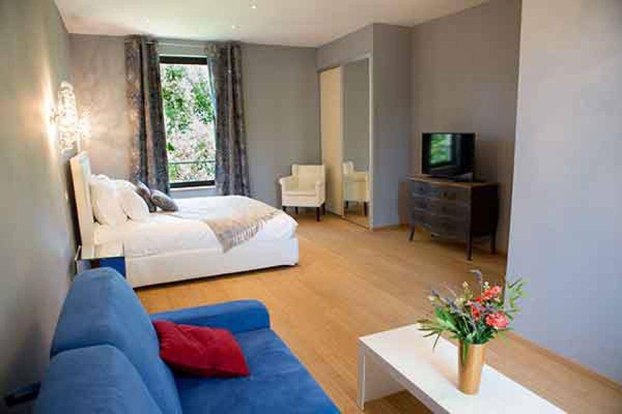King Room with Garden View in Saint-Gilles, Côte méditerranéenne (France)
