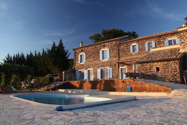 Agriturismo pour 16 personnes, avec jardin ainsi que sauna et jacuzzi à Saint-Laurent-sous-Coiron