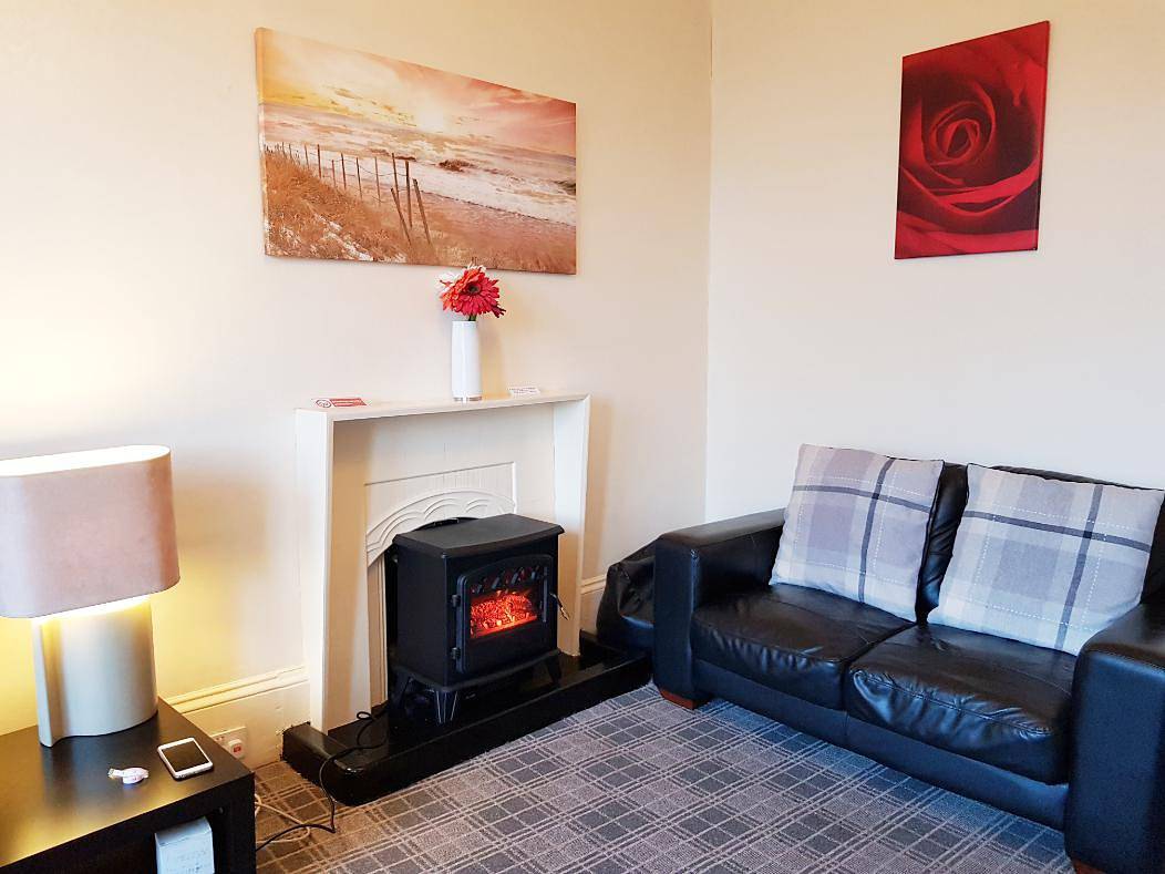 Ganze Ferienwohnung, 2 Bed Flat - Sleeps 4 - Parking - Wifi in Inverclyde