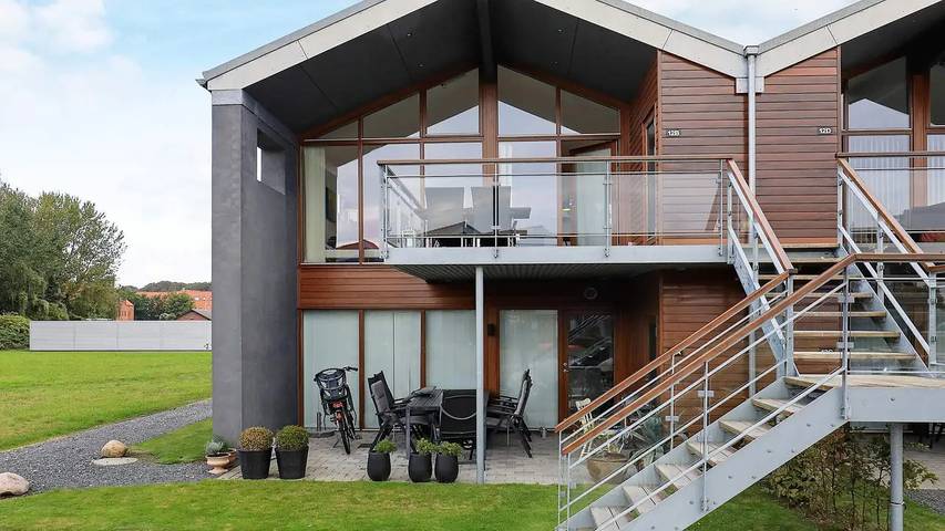 Ferielejlighed for 5 personer, med terrasse i Bogense