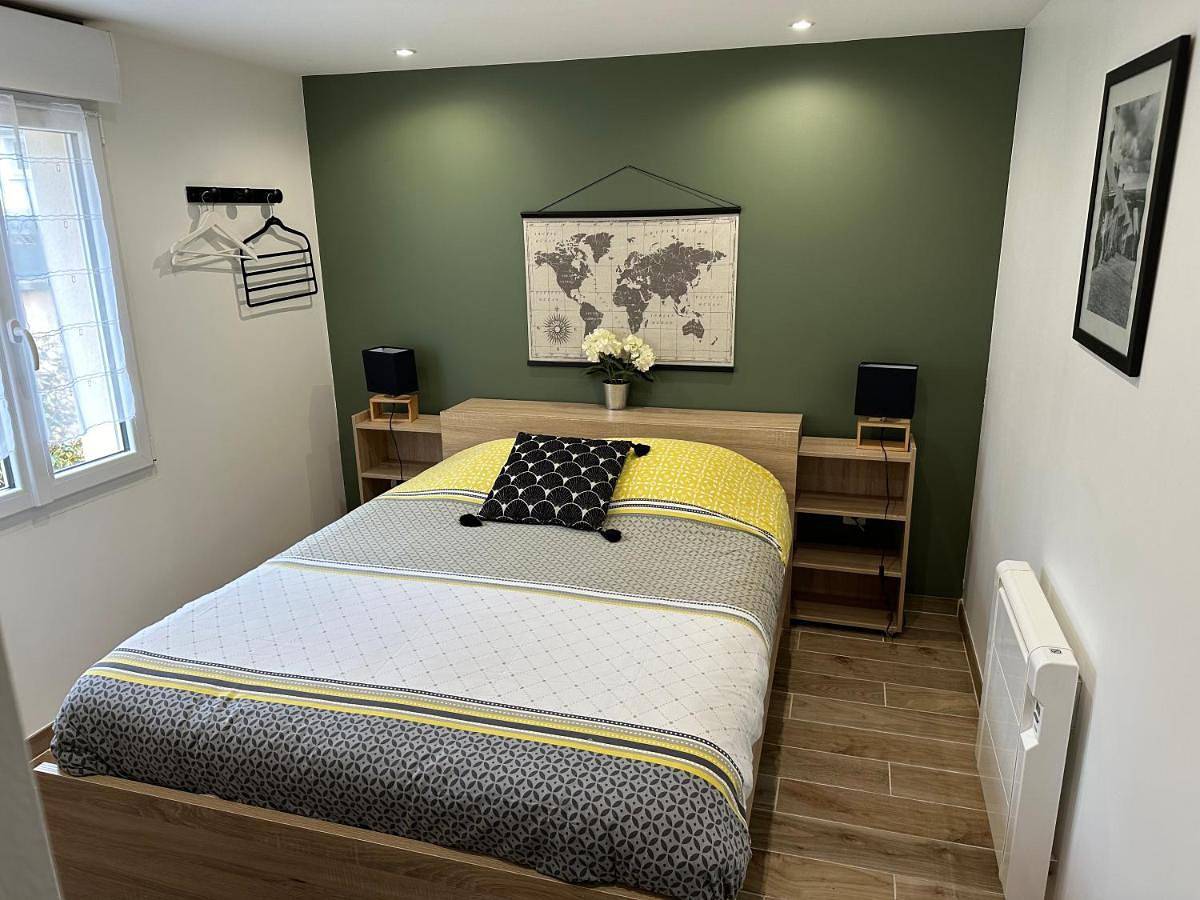 Appartement entier, One-Bedroom Apartment in Sainte-Mère-Église, Région de Cherbourg